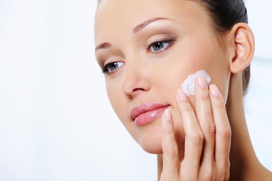 Aplicação de Eudalie de rugas creme